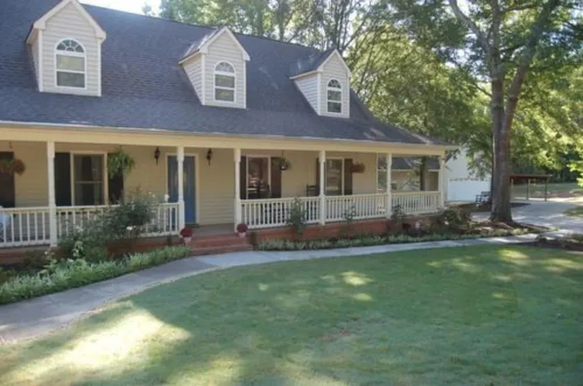 Serenity Pointe Bed and Breakfast - Image 1