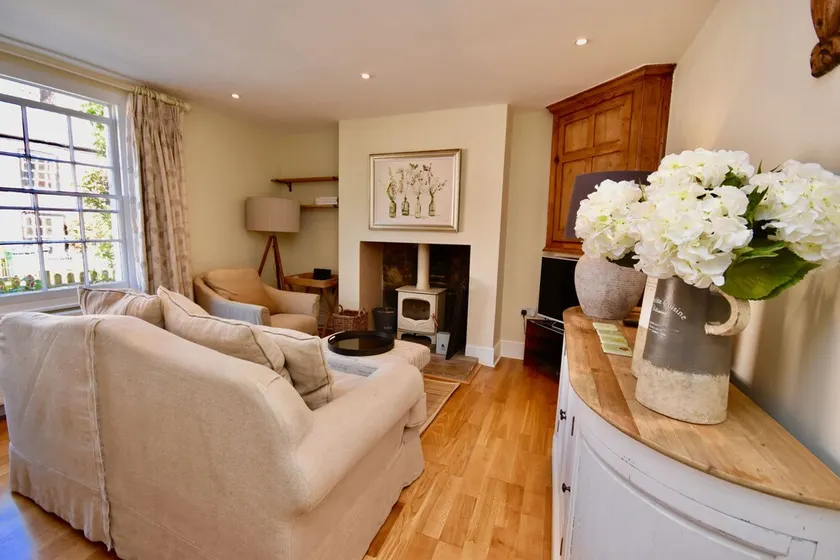 1 Five Bells Cottage - Image 1