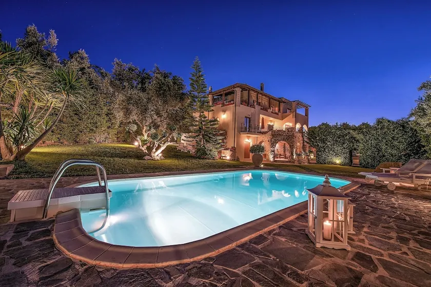 Bozonos Luxury Villa - Image 1