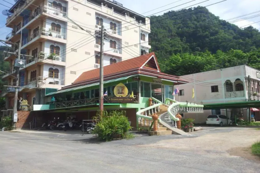 Tawantai Hotel - Image 1