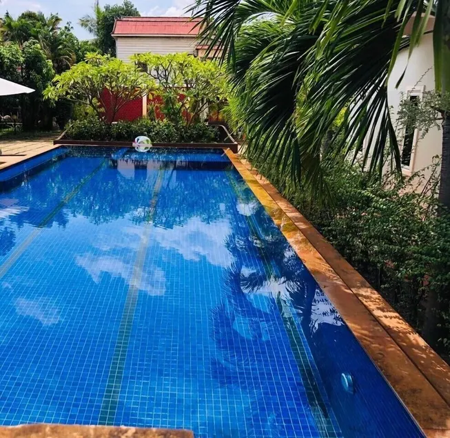 Isirafu Hotel & Residence - Image 1