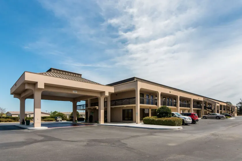 Dublin Inn and Suites - Image 1