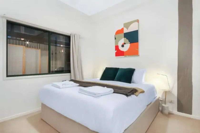 Stylish 1 Bedroom Apartment in Teneriffe - Image 1