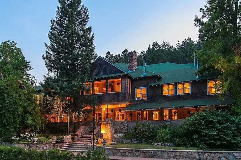 Alps Boulder Canyon Inn - Image 1