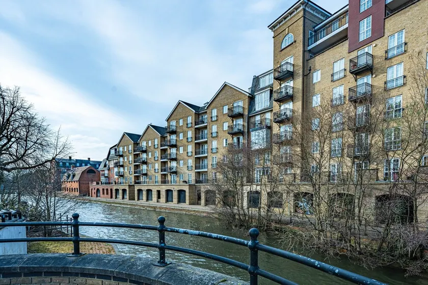 Riverside House by Celador Apartments - Image 1