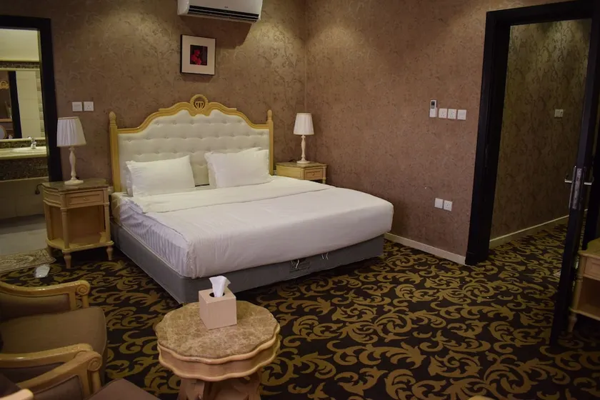 Concord Plaza Hotel - Image 1