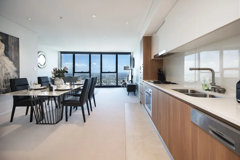 Sky-High 2 Bedroom in Brisbane CBD - Spectacular City and River Views - Image 1