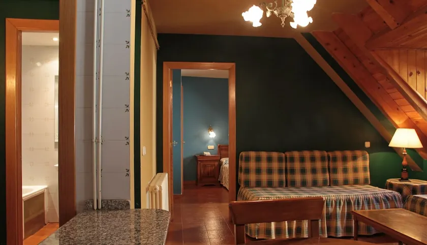 Apartaments Serrano - Image 1