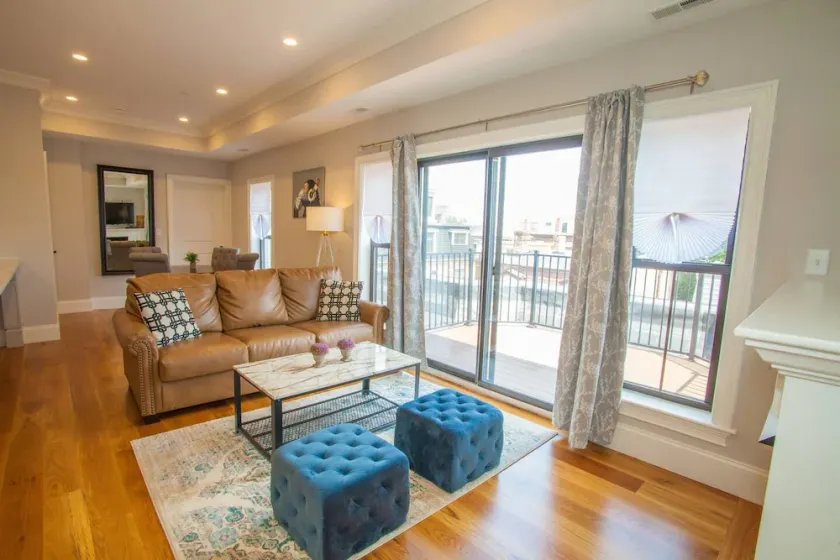 Luxury Condo 4 Bed 2 Bath Downtown Boston Sleeps 8 - Image 1