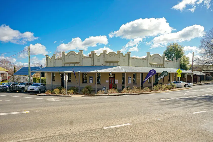 The Commercial Quarters - Room 6-has air conditioning, free WIFI, TV and fridge - Image 1