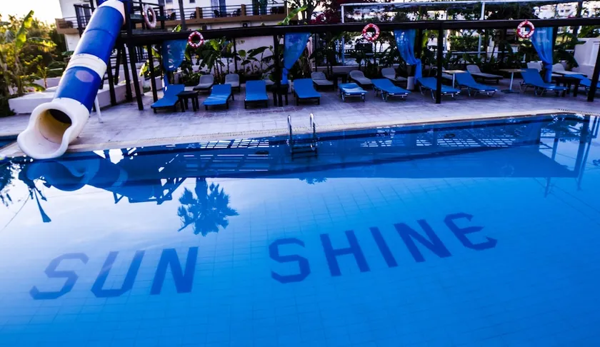 Sunshine Hotel & Apartments - Image 1