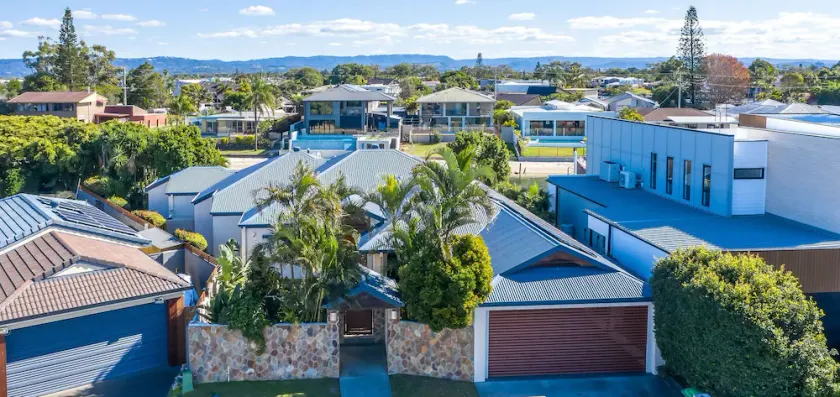 Maureen Waterfront Holiday House - Image 1