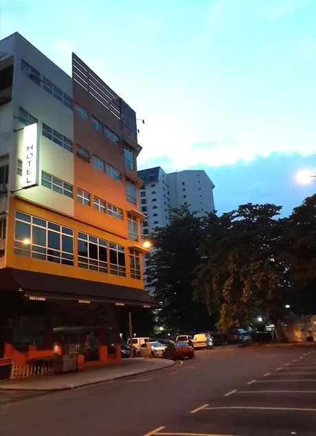 Lucky 11 Hotel - Image 1