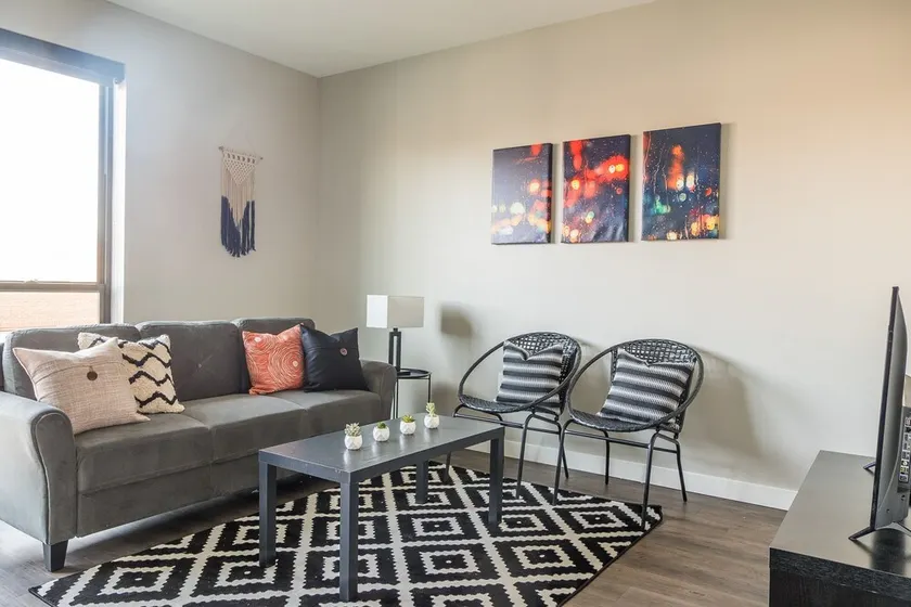 FRONTDESK Flux Apts Downtown Des Moines - Image 1