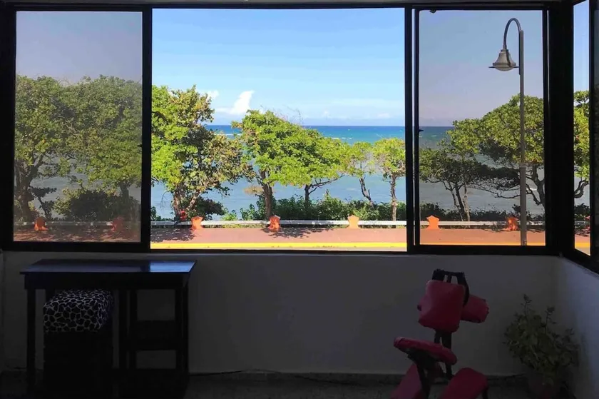 Ocean View 3bedroom With Amazing View in the Middle of Town Late Night Walks - Image 1