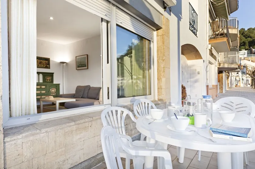 Apartment Bonet Pl - Image 1