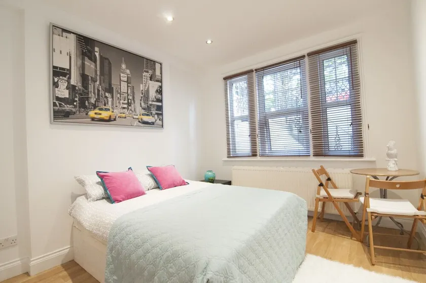 Piccadilly Apartments - Image 1