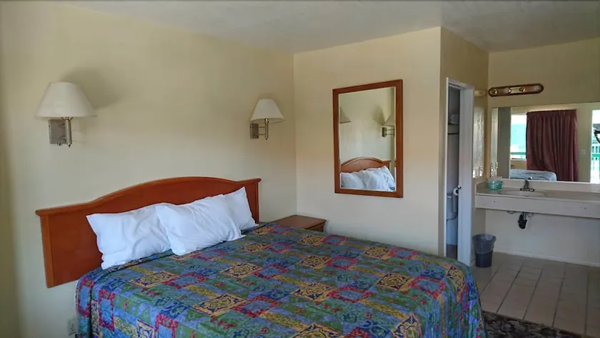 Bristol Motel - Image 1