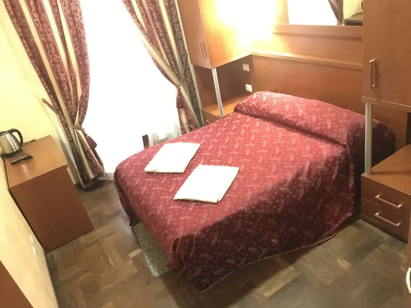 Lam Guest House - Image 1