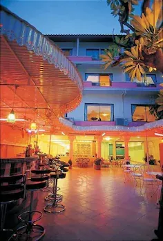 Seaside Guesthouse - Image 1