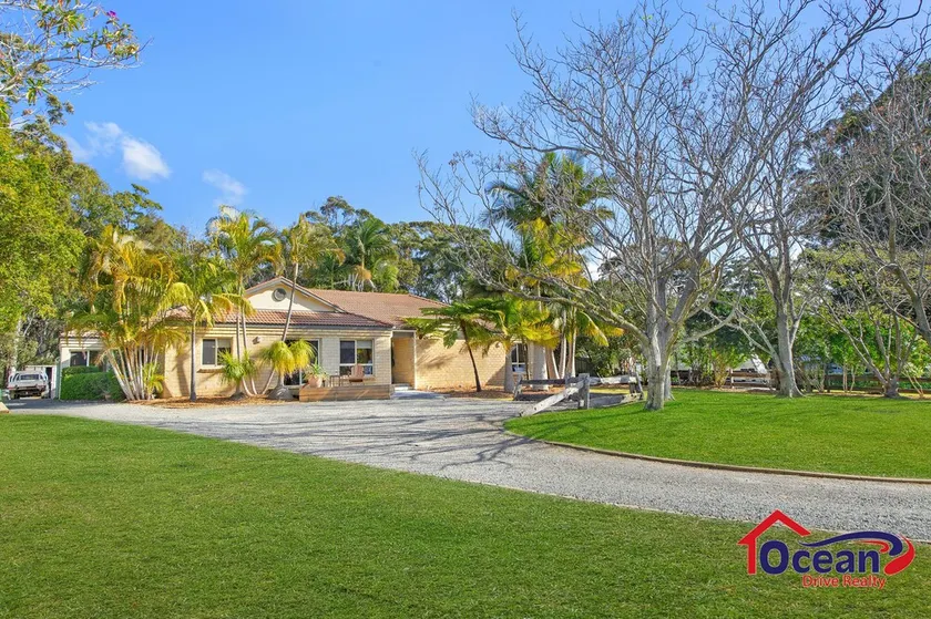 BEACHSIDE HIDEAWAY - BONNY HILLS - Image 1