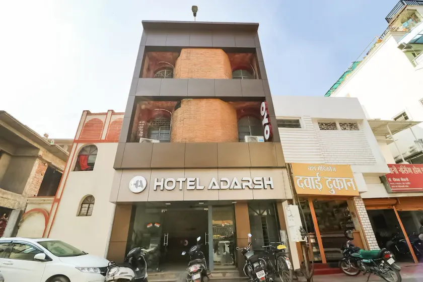 Hotel Adarsh by OYO Rooms - Image 1