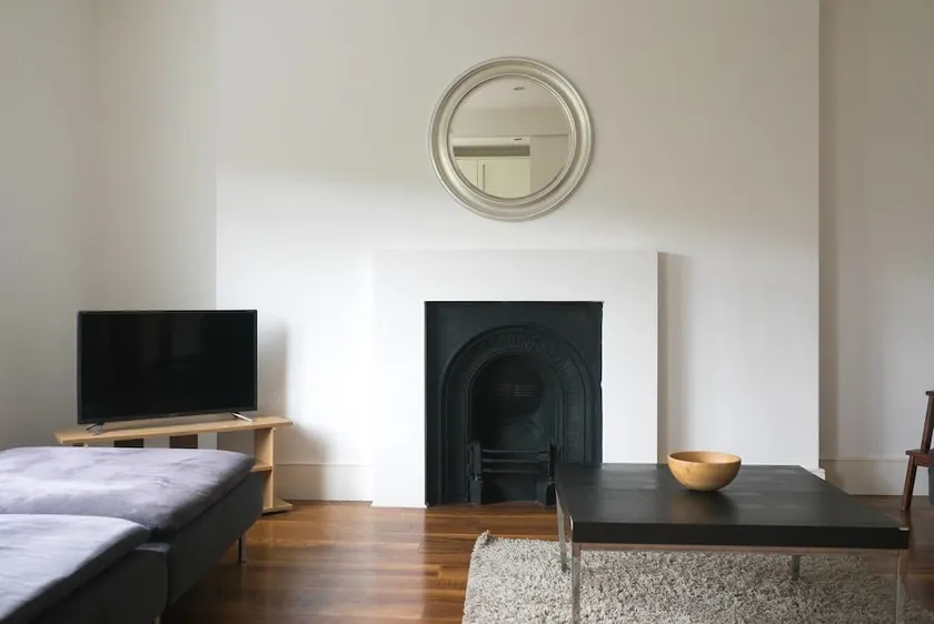2 BED Flat in Swiss Cottage - Image 1