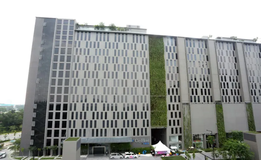 e.City Hotel at OneCity - Image 1