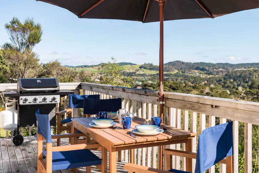 Sunseeker Cottages Motel - Image 1