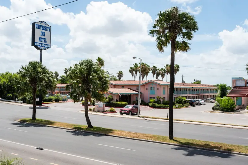 University Inn & Suites - Image 1