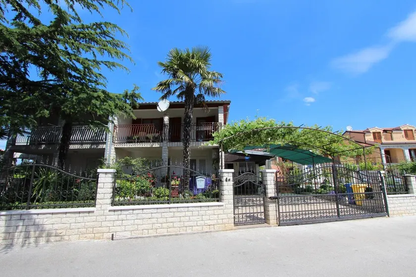 Apartment Stipe - Image 1