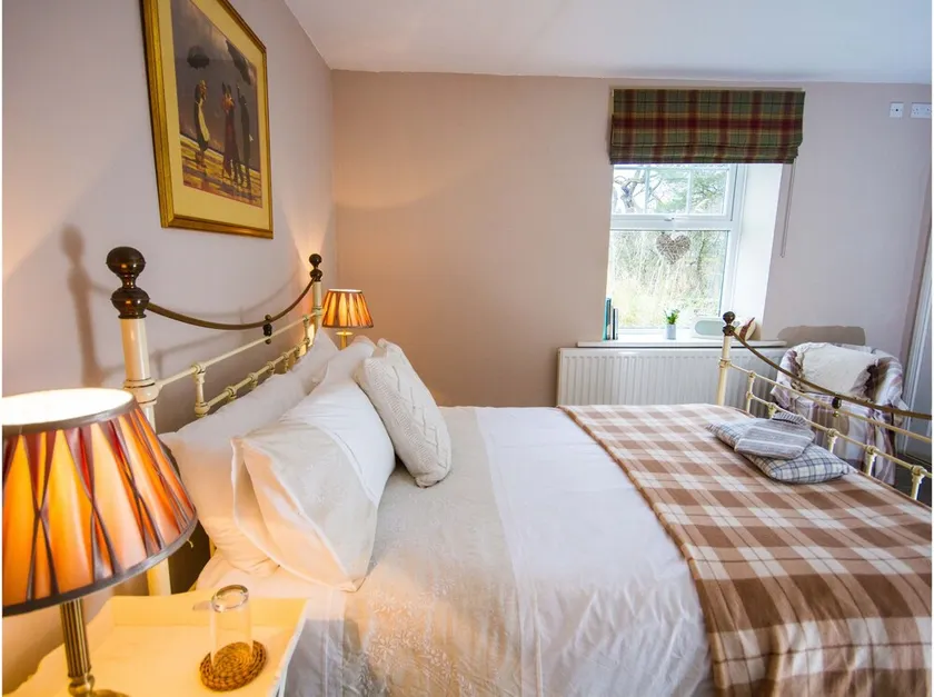 Walltown Lodge Bed & Breakfast - Image 1