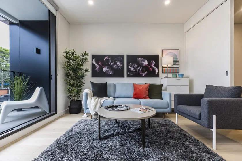 Air Conditioned One Bedroom with Pool Close To CBD - Image 1