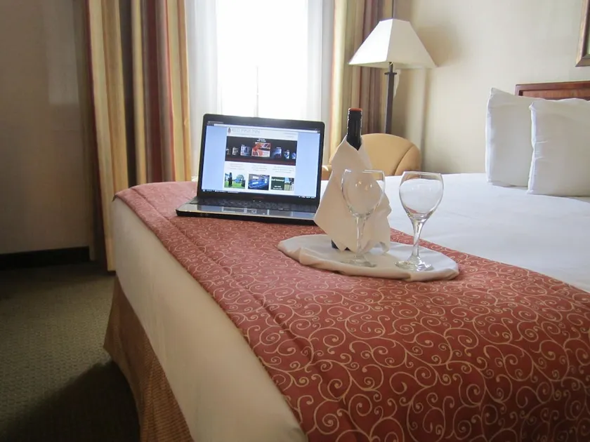 Red Pine Inn Alliston - Image 1