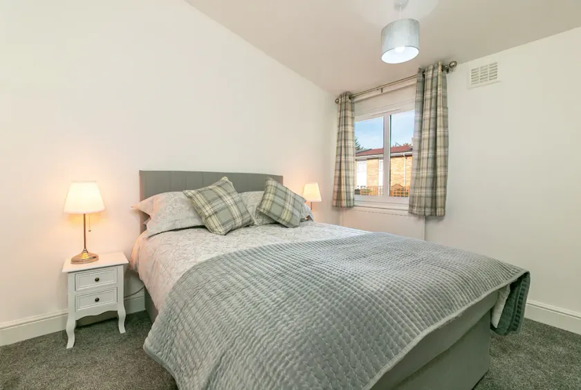 Hillcrest House Stevenage By Smart Corporate Stays - Image 1