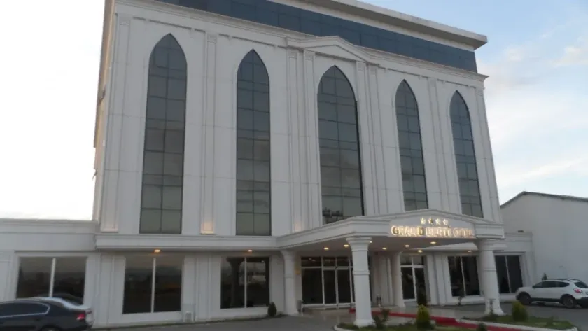 Grand Berti Hotel - Image 1