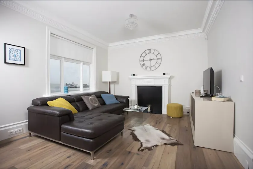 Ambassade Apartments - Image 1