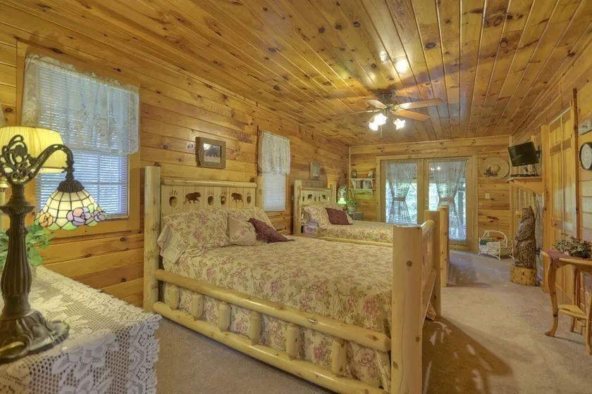 Snuggle Inn & Treehouse - Image 1