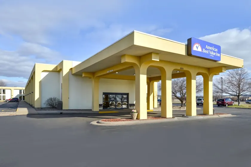 Americas Best Value Inn Moline - Image 1