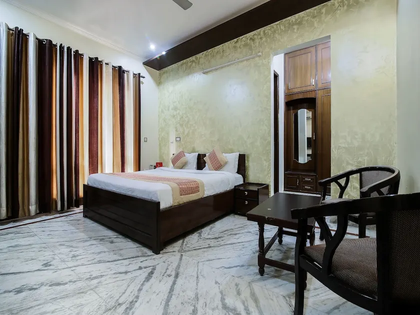 Dev Palace by OYO Rooms - Image 1