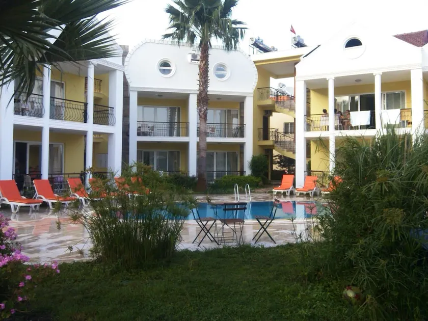 Partmezzo Apart Hotel - Image 1