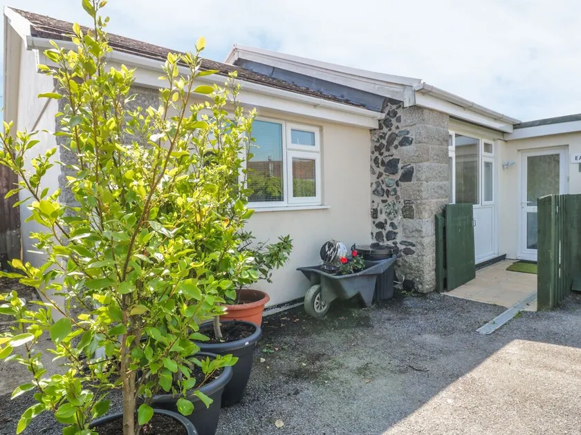 22 Trembel Road Helston - Image 1