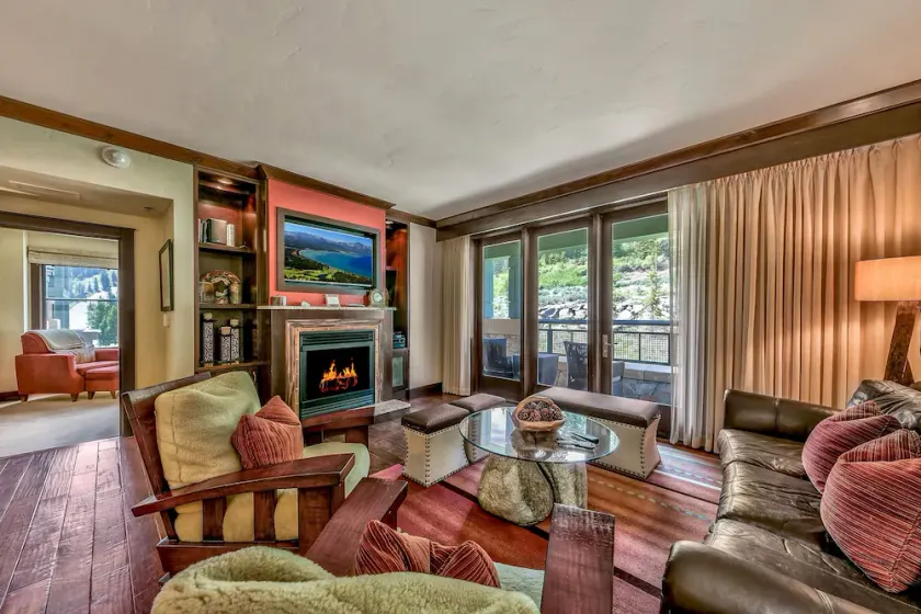 Premium  With The Ritz-carlton Amenities 3 Bedroom Condo by RedAwning - Image 1