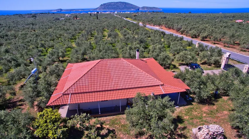 Marathos Paradise Seaside Retreat - Image 1