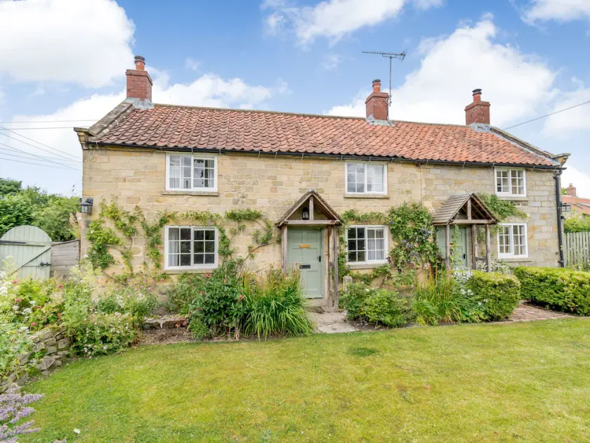 Corner Cottage - Image 1