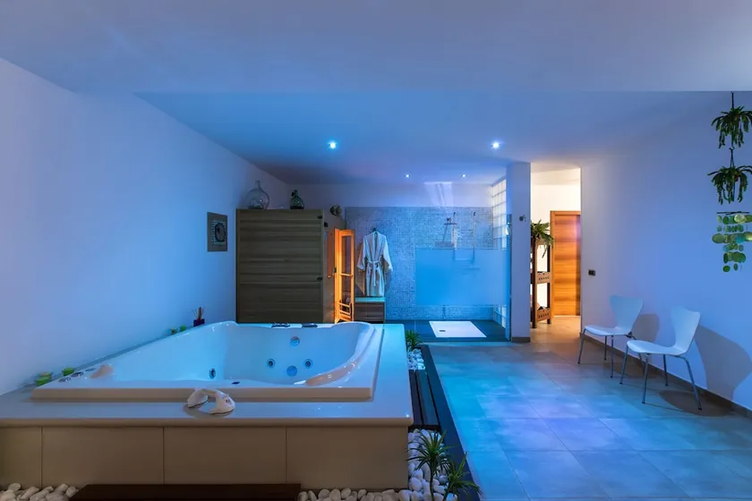 Vertical Villa: luxury, sea views & private SPA - Image 1