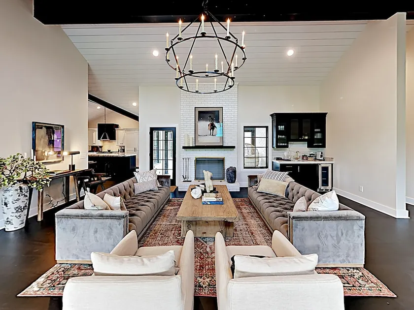 New Listing! Stunning Ranch On 10-acre Farm 4 Bedroom Home - Image 1