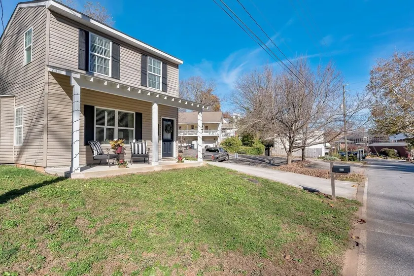 The Holly House In Downtown Demorest 2 Bedroom Home by Redawning - Image 1