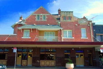 Captain Cook Hotel Botany - Image 1