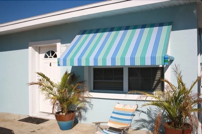 Two Palms: Adorable Pet Friendly 1 Bedroom Cottage Just Steps From The Ocean With Parking, Privacy And An Outdoor Shower Cottage - Image 1